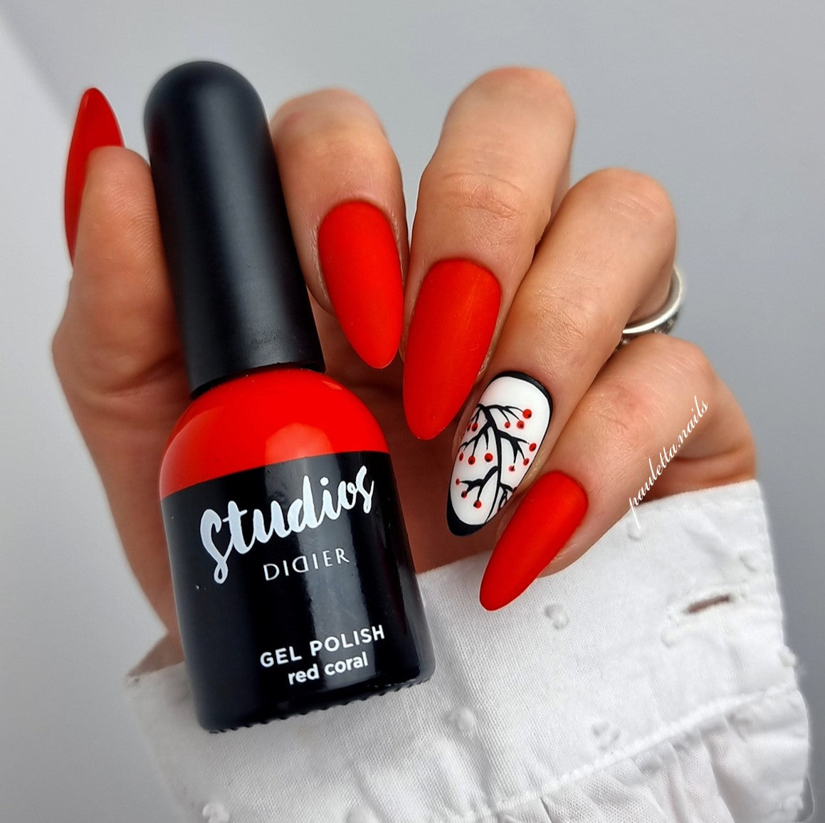 Gel polish Studios, red coral, HEMA och TPO-fri, 8ml