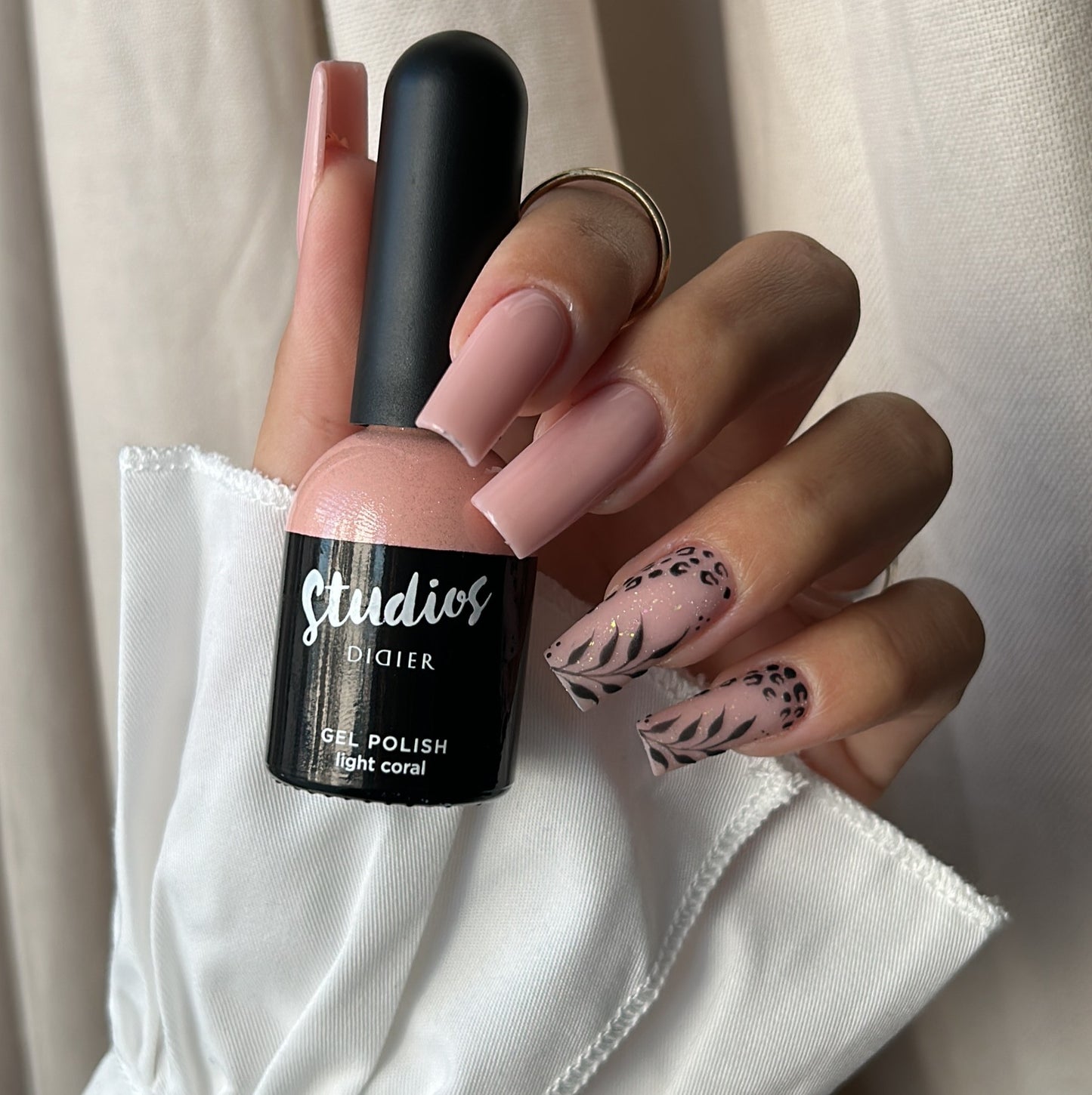 Gel polish Studios, light coral, HEMA och TPO-fri, 8ml